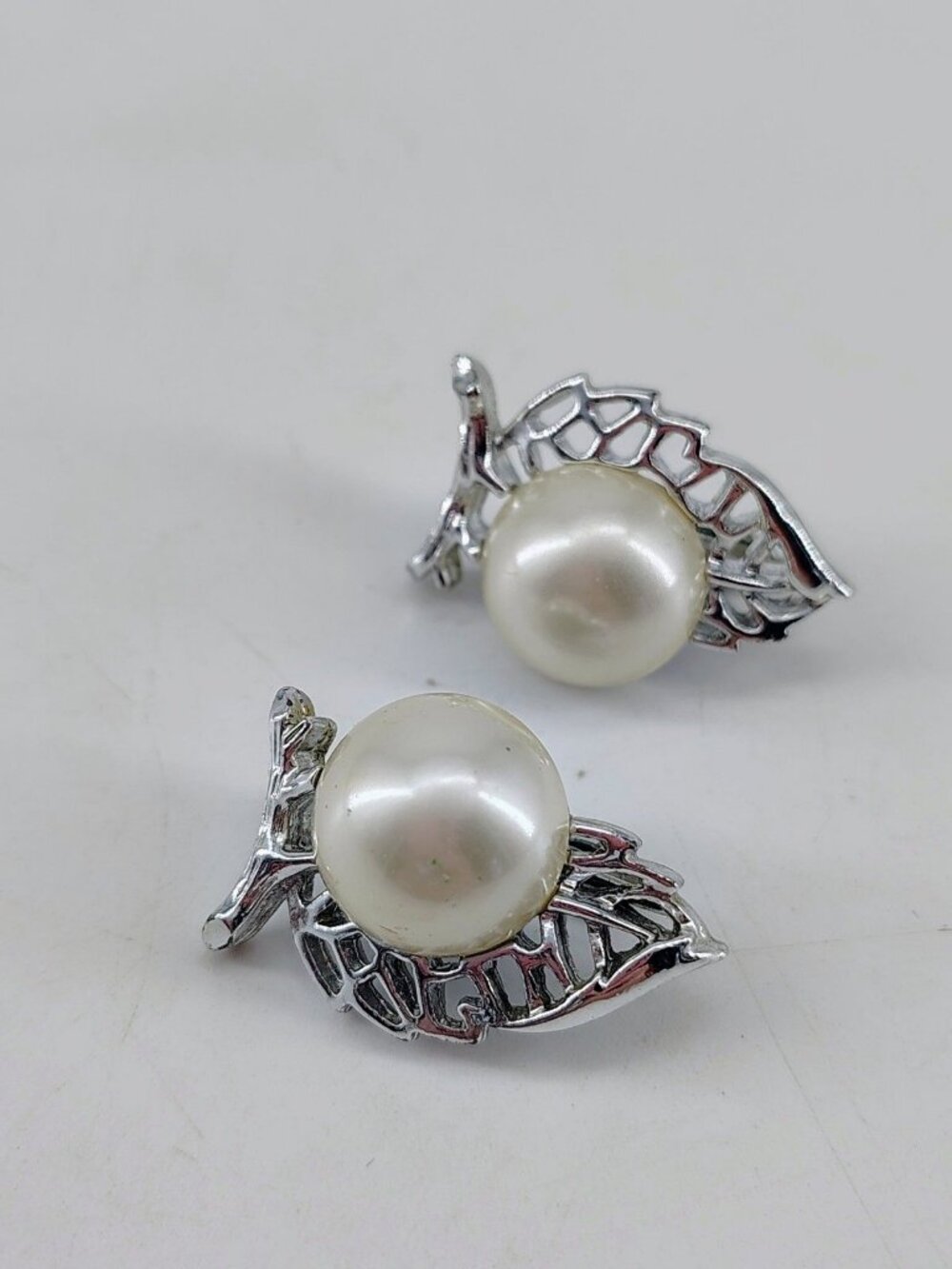 Vintage Faux Pearl Silver Tone Leaf Clip On Earrings Fashion Jewelry